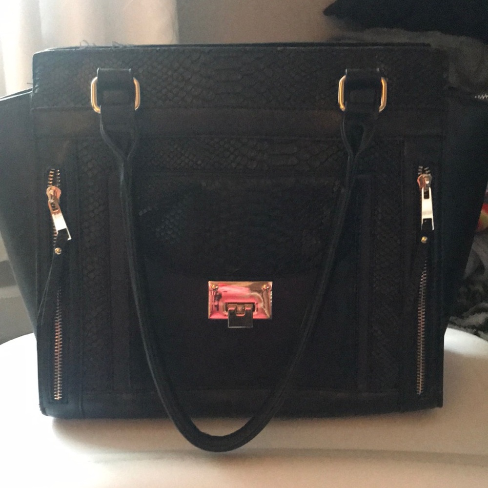 Black dynamite bag